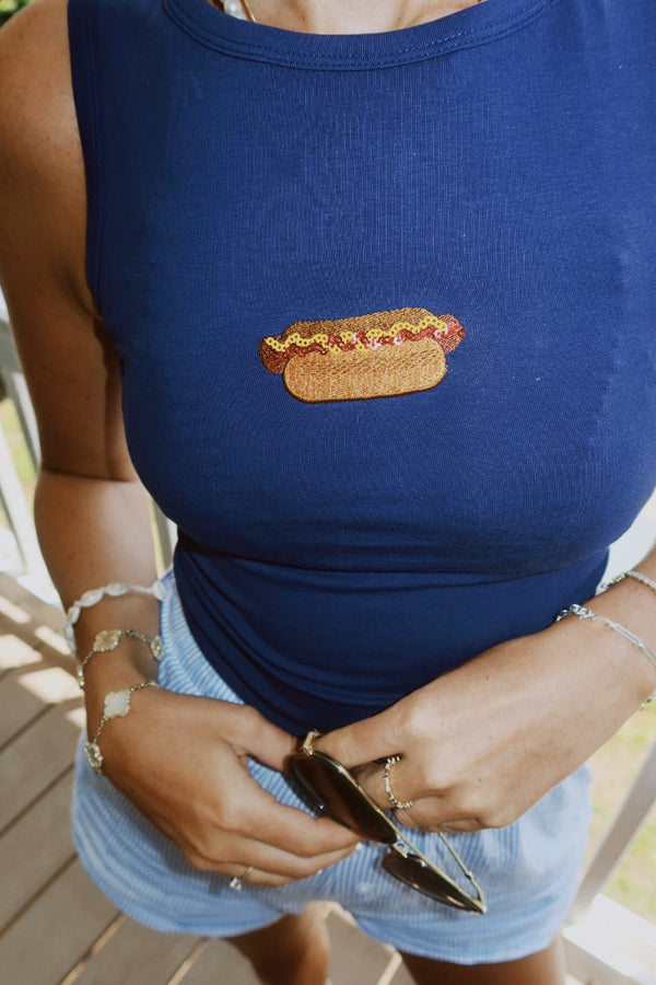 Embroidered hot dog complete with shimmering ketchup and mustard sequins. Ideal for summer holidays and gameday events, this tank top blends comfort with playful flair. 